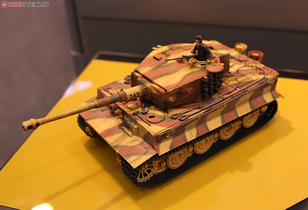 タミヤプラモデル ①Ⅳ号戦車H型1完成品 ②タイガーⅠ後期生産型完成品