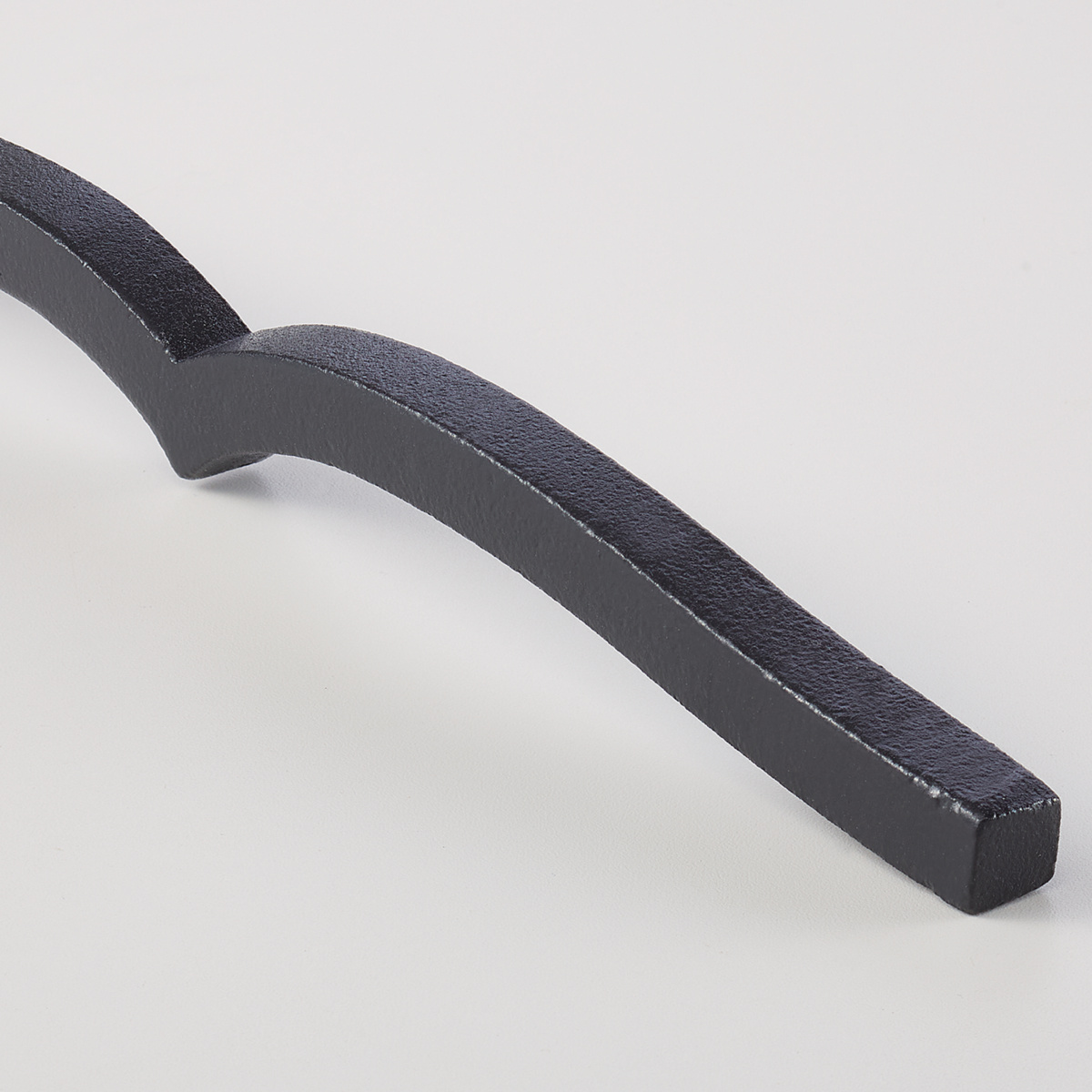 本に寄り添う文鎮 材質鉄 質量約195g ブラック｜文具｜コクヨ