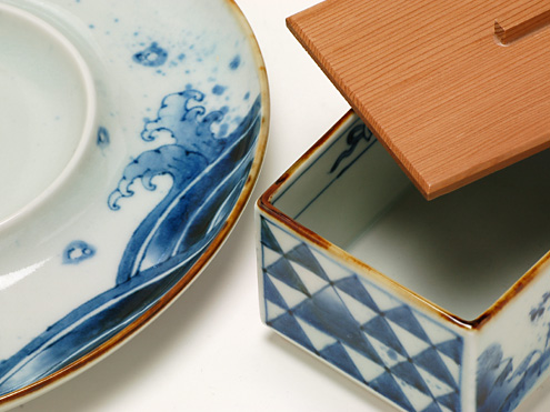 深い味わい、呉須絵付けの器 | トピックス | 京の老舗御用達の折箱