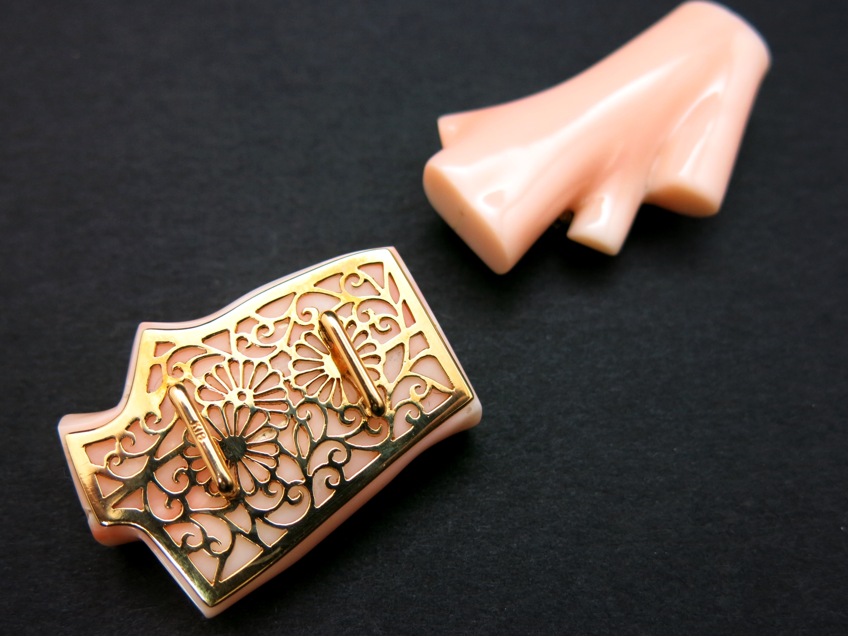 桃珊瑚（ボケ珊瑚）帯留2種｜紬や小紋、普段のお着物におすすめ