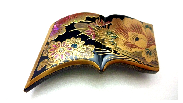 べっ甲帯留・菊/牡丹絵巻文様螺鈿金蒔絵 蒔絵 | べっ甲かんざし・髪