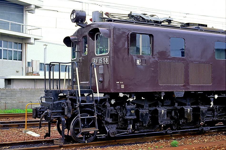 鉄道 機関プレートDMF15HSA 神鋼造機 鉄道模型におけるキハ40系の