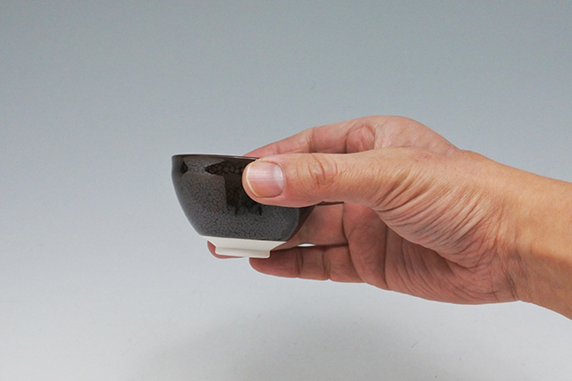 有田焼】真右ェ門窯 ぐい呑み 木箱入 直径7．3cm×高さ4．4cm