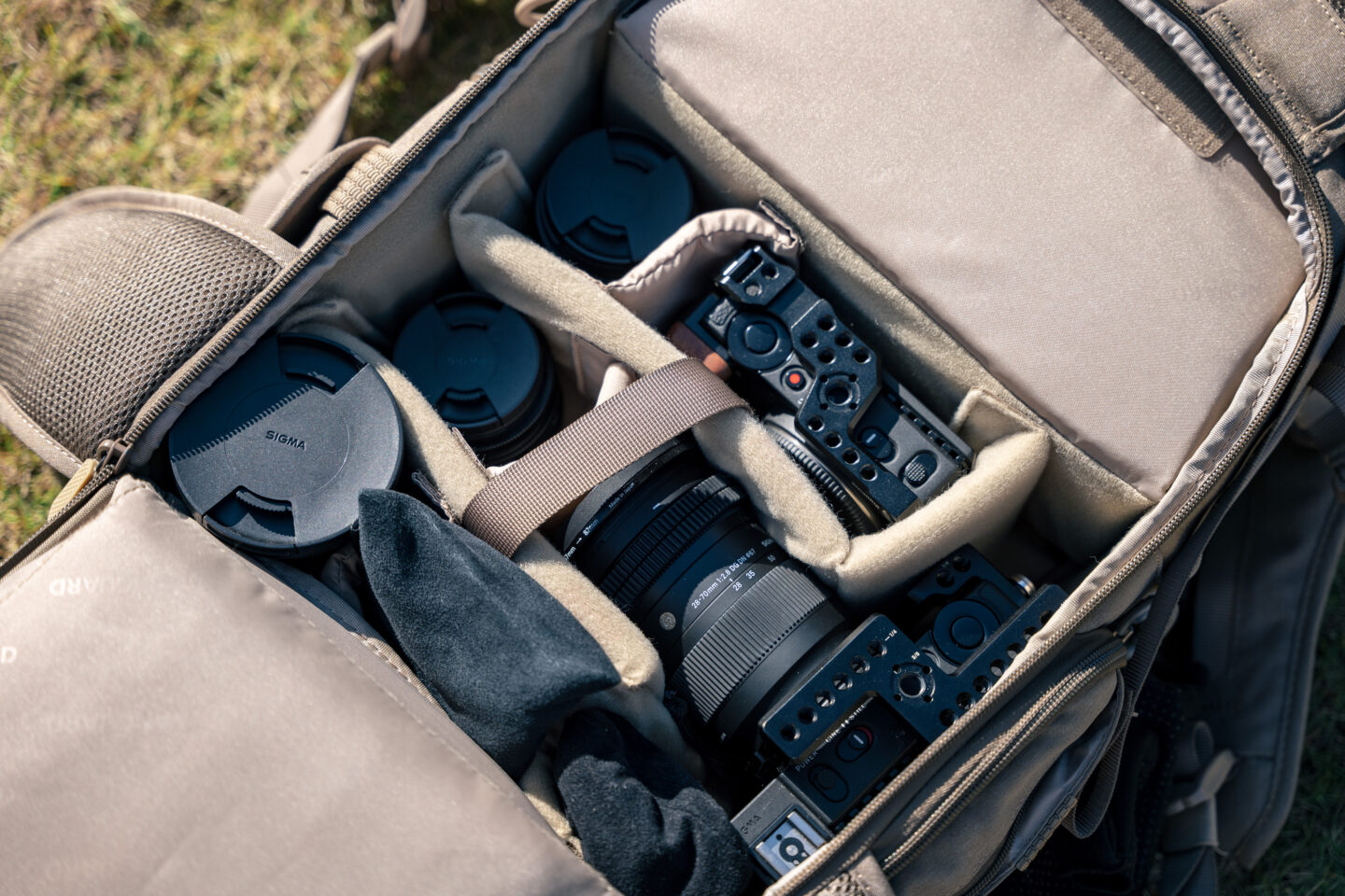 映像作家・写真家のカメラバッグとコンパクトな装備｜坂口正臣 | ShaSha
