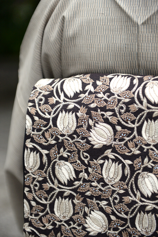 銀座【帯3262】貴久樹製 紬地袋帯 インド刺繍 更紗花文 – 銀座きもの青木