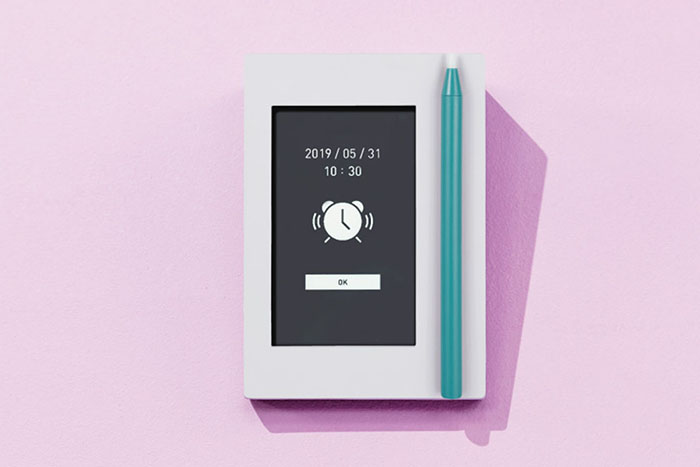 アラームと画面表示で、手書きで記録した内容をお知らせする電子