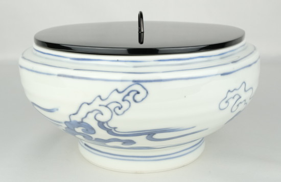 茶道具】桃山窯 染付桜川水指（共箱） 茶道具】桃山窯 染付桜川