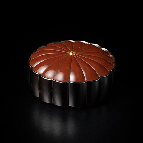 No.19 乾漆菊形香合 / Incense container, Chrysanthemum shape