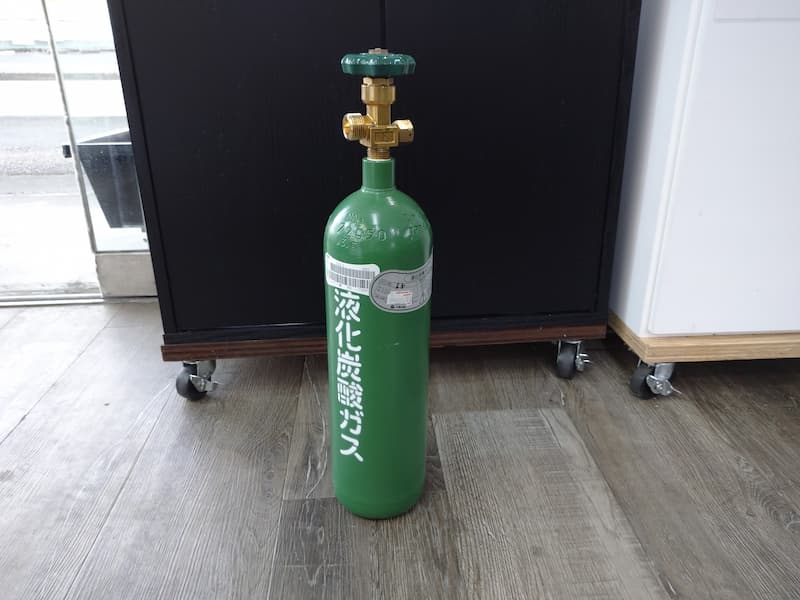 e-scape坂戸店】CO2大型ボンベ（ミドボン）販売中！ | （有）エイチ・ツー