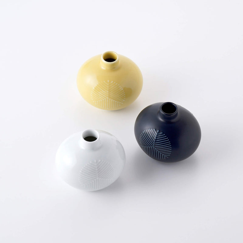 花瓶□保草靖山造 馬紋 染付 角瓶 四角花生け 古い