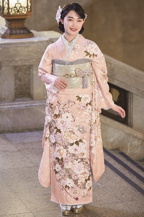 甘くなりすぎず着こなしやすいモーヴピンク振袖 | 振袖コレクション