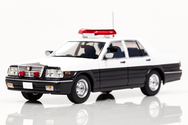 1/43 日産 セドリック (YPY31) 警察パトロール車両 株式会社 ヒコセブン