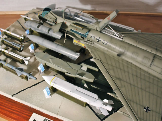 トランペッター 1/32 EF-2000 ユーロファイタータイフーン Trumpeter 1