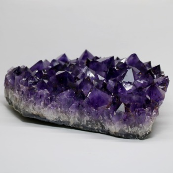高品質]ブラジル産アメジストクラスター/ゲーサイトインクルージョン