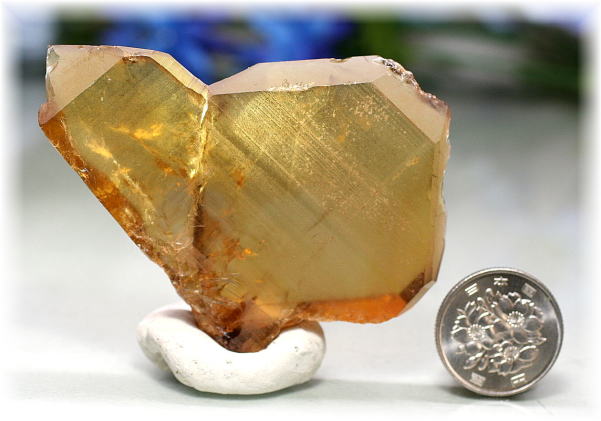 希少・ザンビア産]シトリンクォーツ原石/ジャパニーズツイン（非加熱