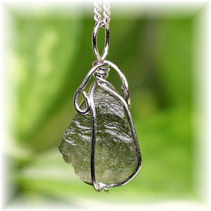 天然モルダバイト原石ワイヤー巻ペンダントトップ - 埼玉県吉川市の