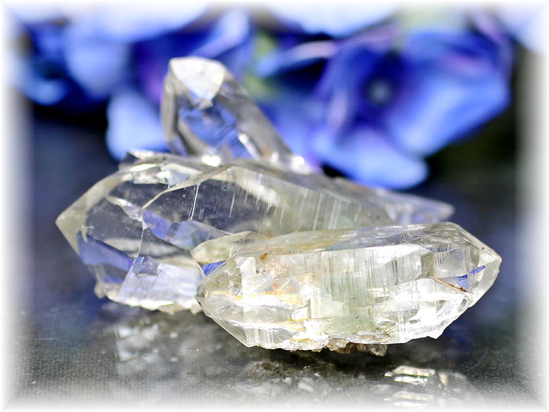 インド・マニハール産]ヒマラヤ水晶クラスター/原石＜ダブルポイント