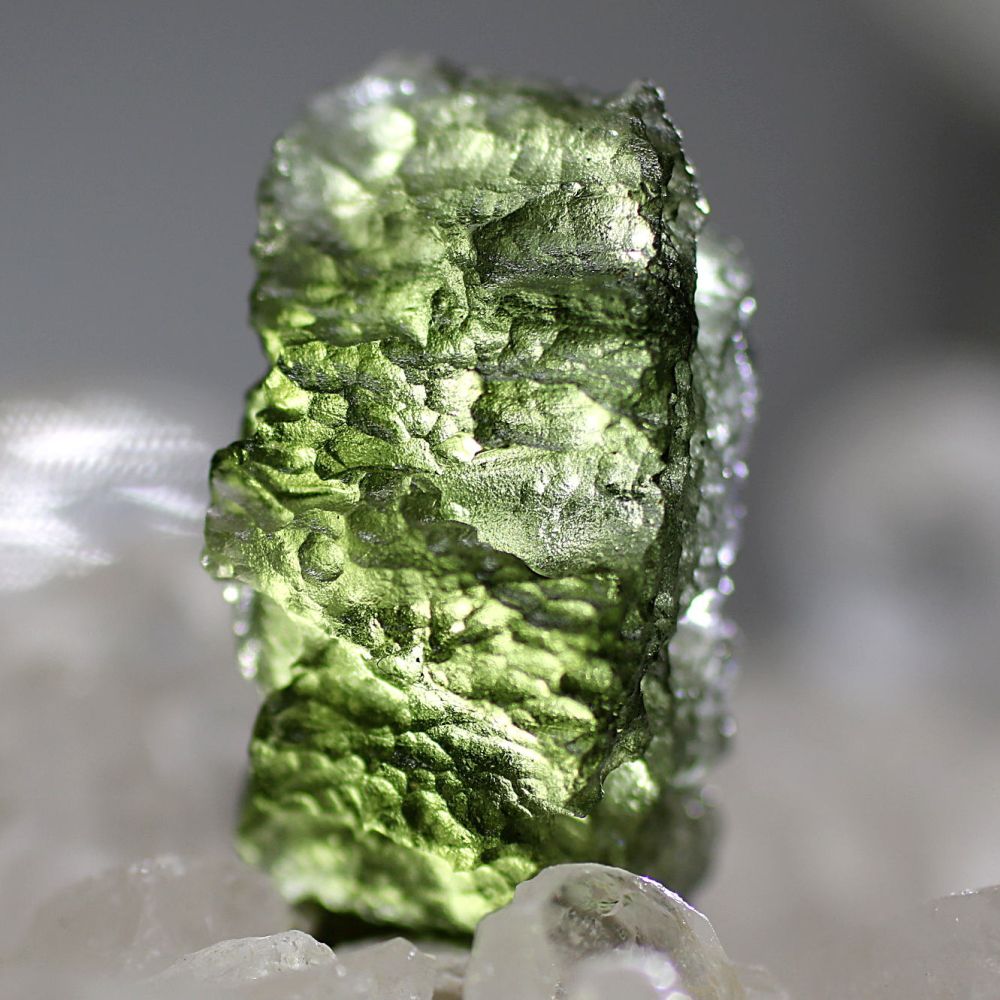 チェコ共和国産]天然モルダバイト原石 - 埼玉県吉川市の天然石専門店