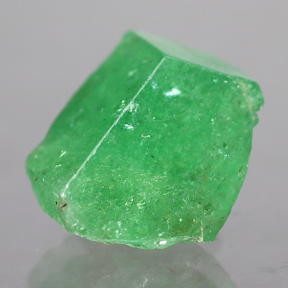 タンザニア産]ツァボライト結晶原石（19.3ct・天然グリーン