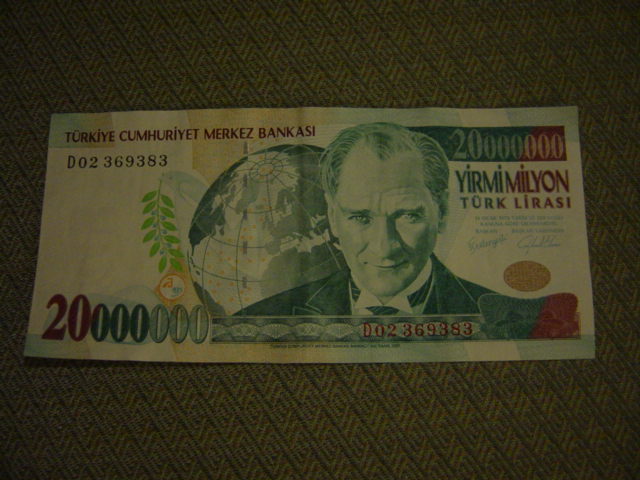 大金持ち気分。なんと2000万トルコリラ札 | 中東見聞録 | 27ヵ国訪問記