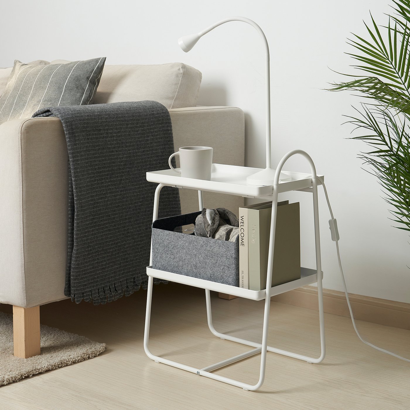 取引中】IKEA TYSSEDAL サイドテーブル 白 取引中】IKEA TYSSEDAL