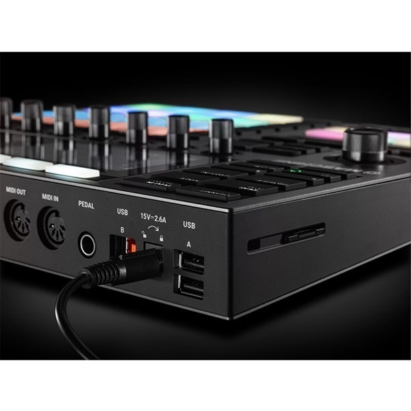 Native Instruments MASCHINE+ 【大幅値下げ！】(マシーン)(ネイティブ