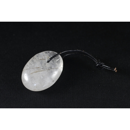 山梨県竹森産ススキ入り水晶 大珠 天然石販売 名取貴石 天然石原石鉱物