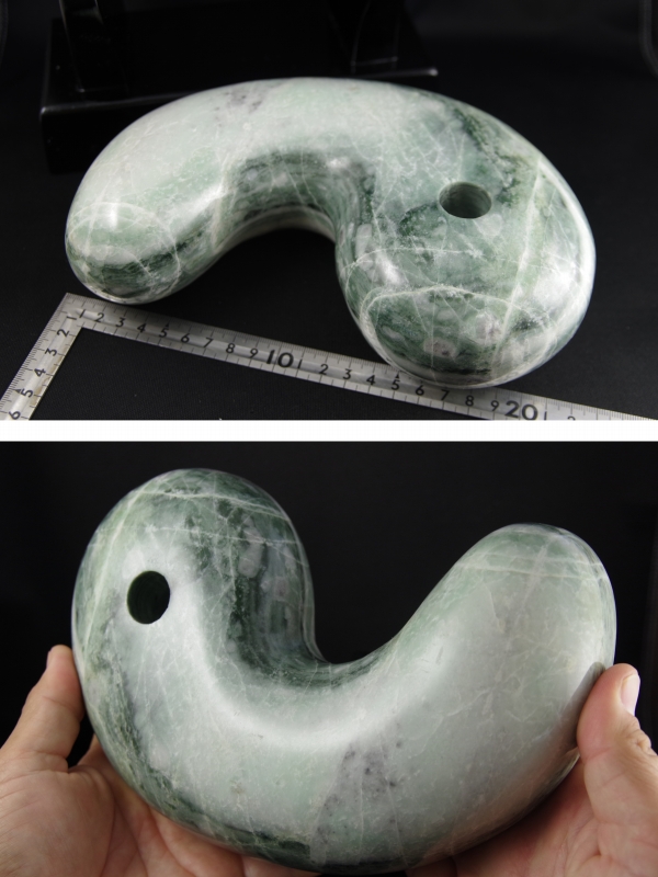 糸魚川産翡翠 特大勾玉 国産翡翠の勾玉販売 天然石原石鉱物結晶