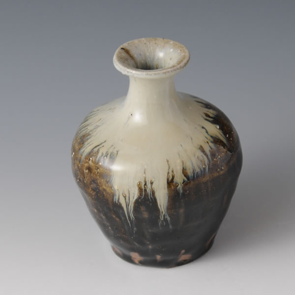 磁器 花瓶 秘藏 元代 成宗大徳五年制、サバ藻紋虎