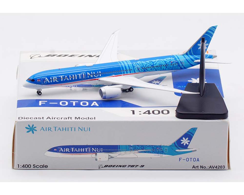 www.JetCollector.com: Air Tahiti Nui B787-9 F-OTOA detachable gear