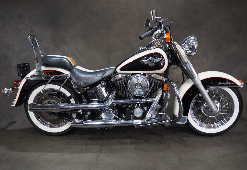 ハーレーFLST フォグランプソフテイルヘリテイジ