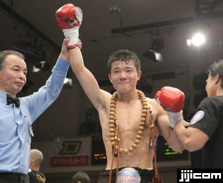 ボクシング亀田大毅復帰戦・復帰戦に勝利し、笑顔…：ボクシング 亀田3