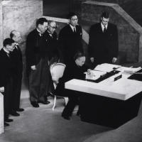 サンフランシスコ平和条約の調印 米国サンフランシス…：吉田茂元首相