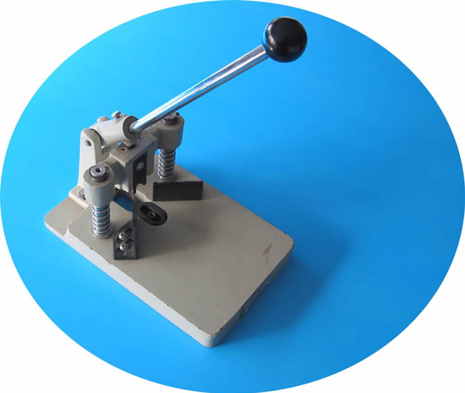 株式会社ケービーエス｜サインディスプレイの資材・機械なら