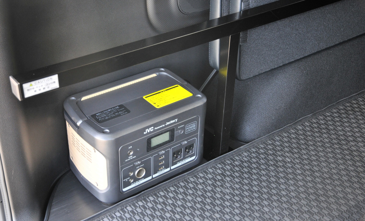 ESフリップベッドとの相性もバッチリ！ JVCポータブル電源（626Wh）BN
