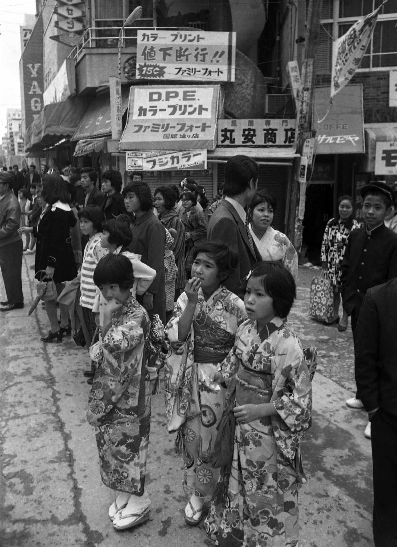 沖縄1972「変わる日常編」﹣写真でたどる日本復帰50年：沖縄タイムス＋