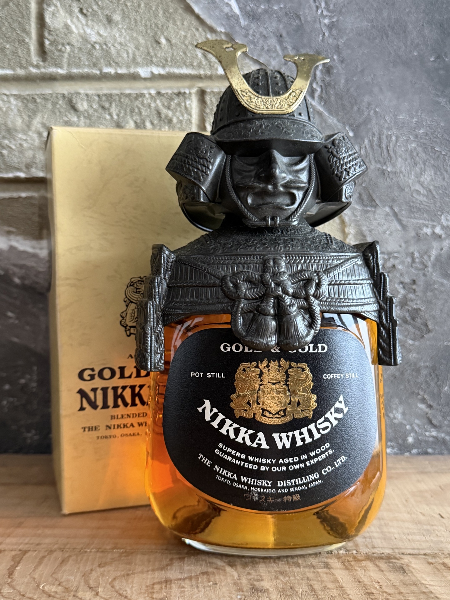 東京都限定◇ニッカ ウイスキー ゴールド&ゴールド 特級 甲冑カバー付