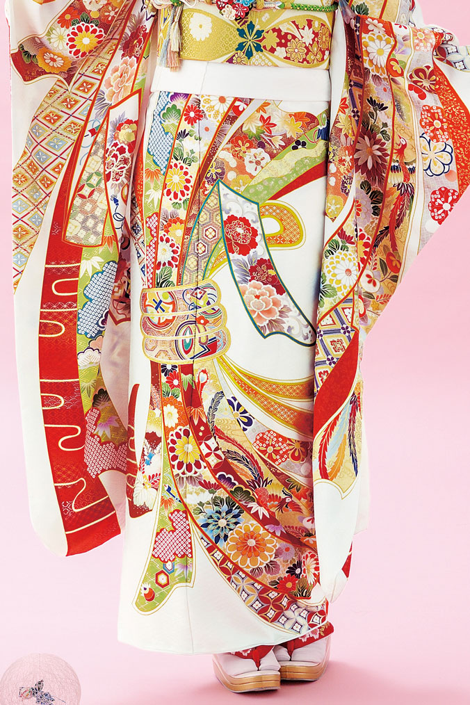 白地×熨斗文様の古典振袖で、優しく個性が輝く成人式スタイル