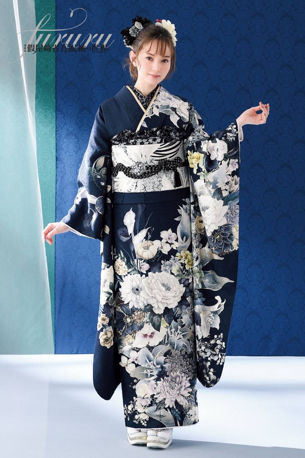 デニム風の妖艶振袖で魅せるモードで重厚な成人式コーデ｜ブルー