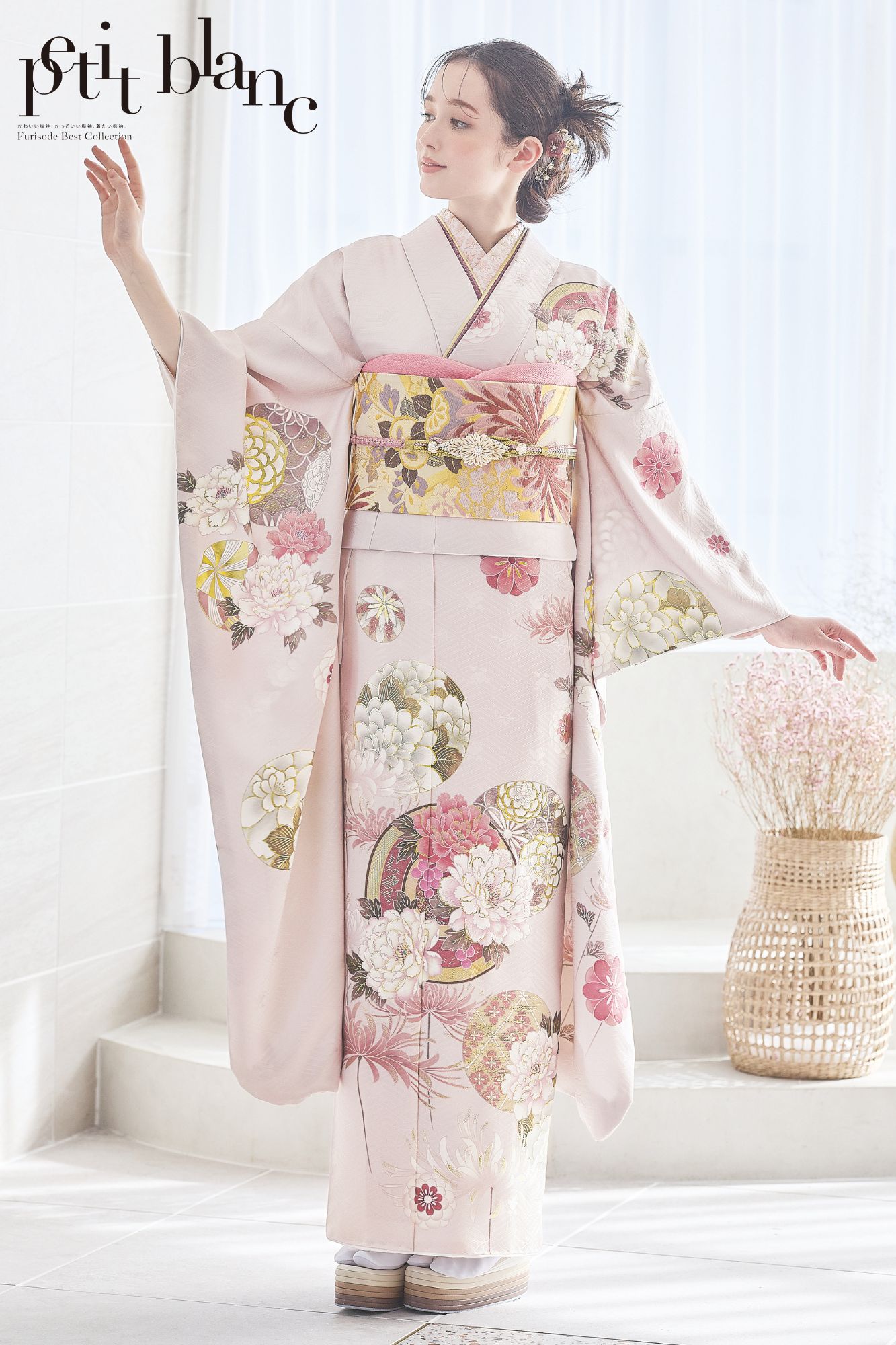 桜色の振袖 菊花紋様