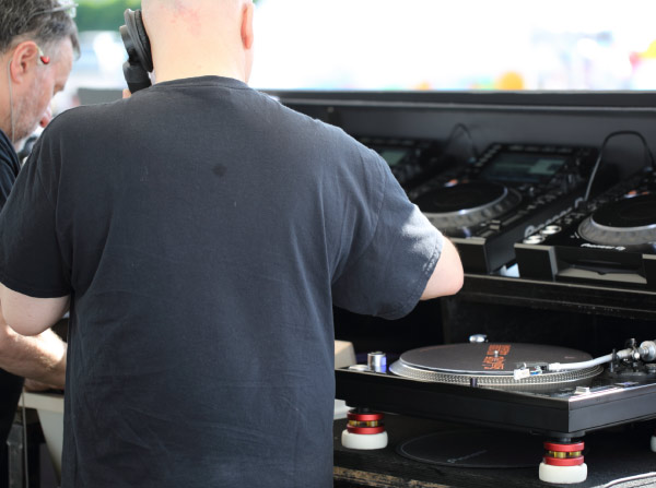 DMSDのターンテーブル用インシュレーター、DECOUPLING FEET FOR