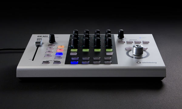 Steinbergより、Cubase 専用のコントローラー CC121のご紹介です。