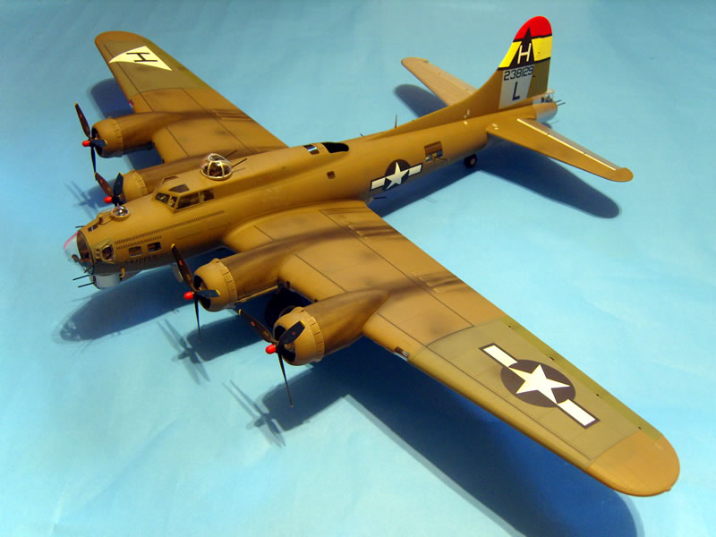 HK Models 1/32 Boeing B-17G Flying Fortress | Large Scale Planes