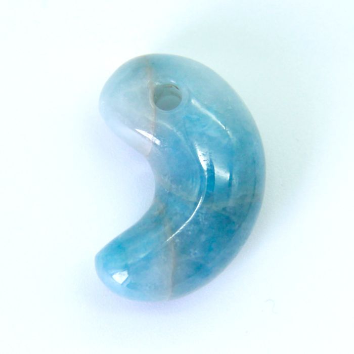 糸魚川翡翠 勾玉 糸魚川コン沢翡翠♢ 水色ミニ勾玉ビアス 勾玉／青色