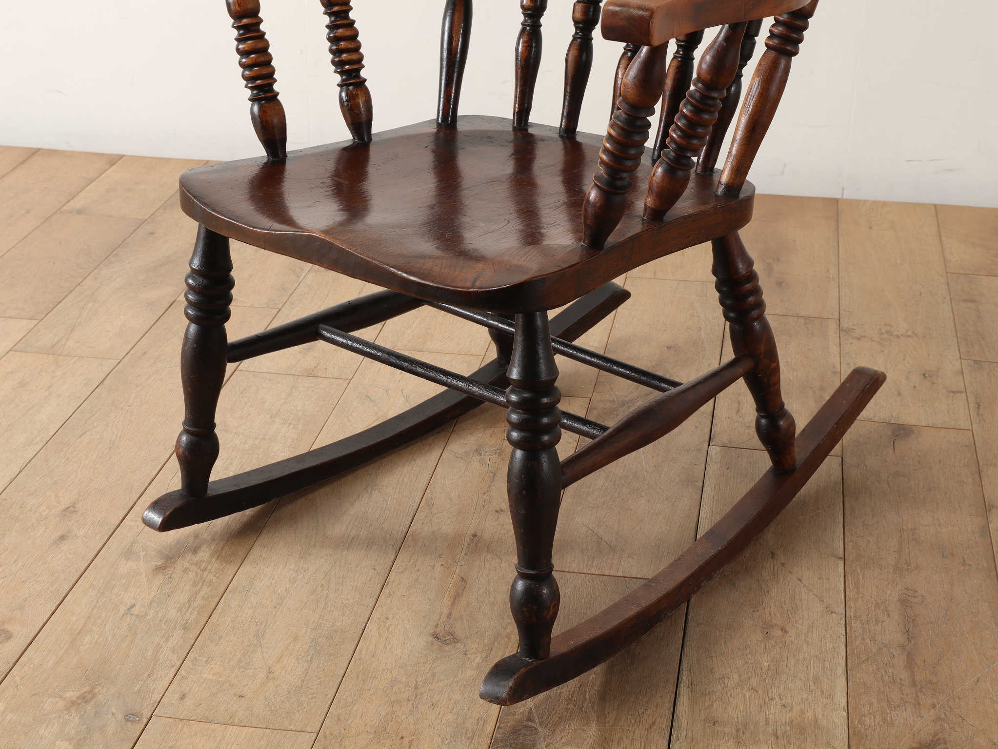 ウィンザーロッキングチェア | ロイズ・アンティークス | ヨーロッパの