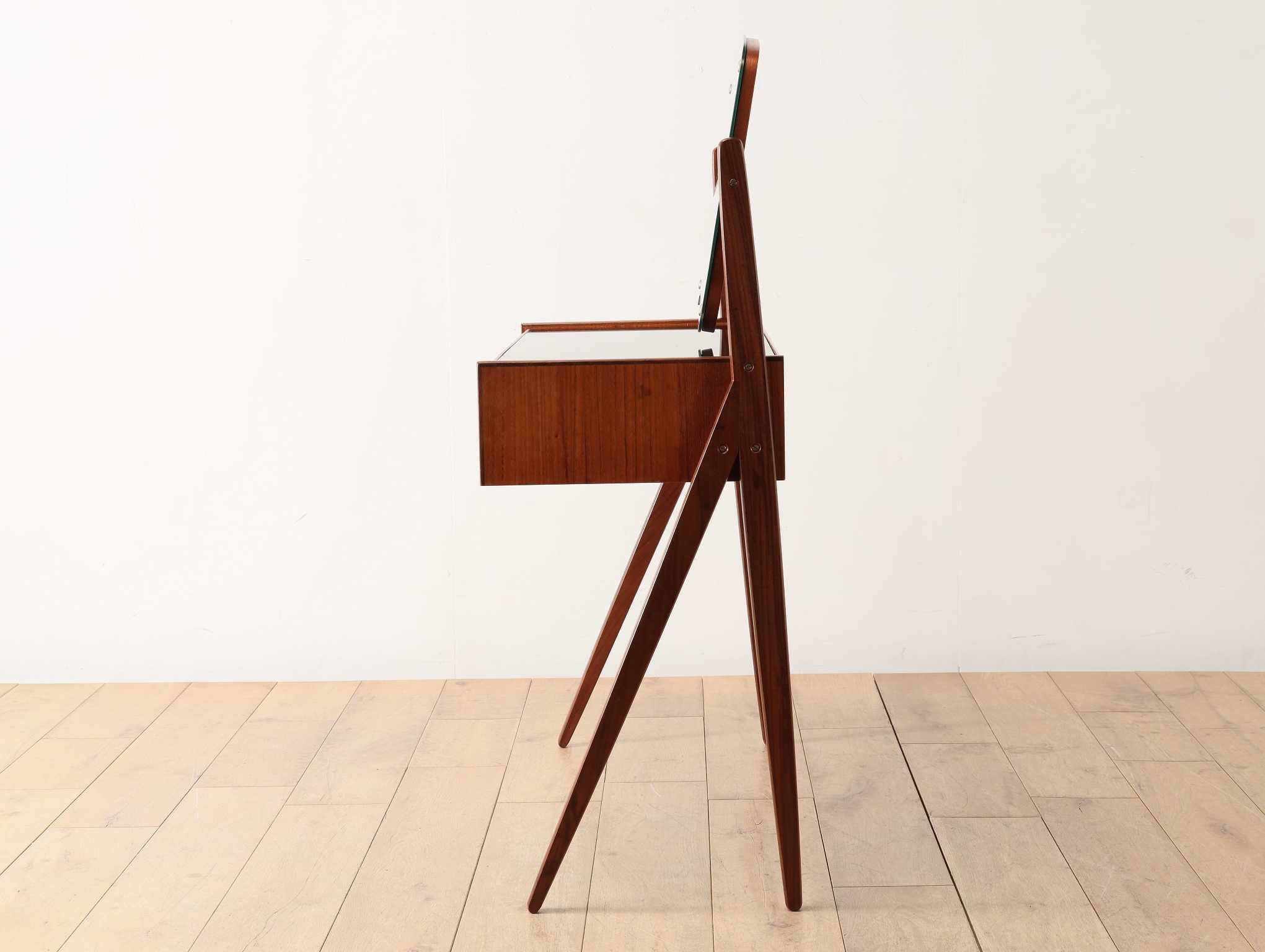 ARNE VODDER ドレッサー | ロイズ・アンティークス | ヨーロッパの