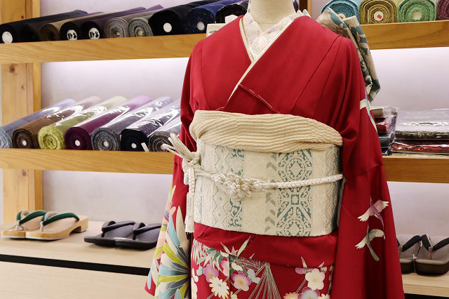 伝統の古典柄 正絹京友禅振袖 赤 〈フルオーダーお仕立て、ガード加工