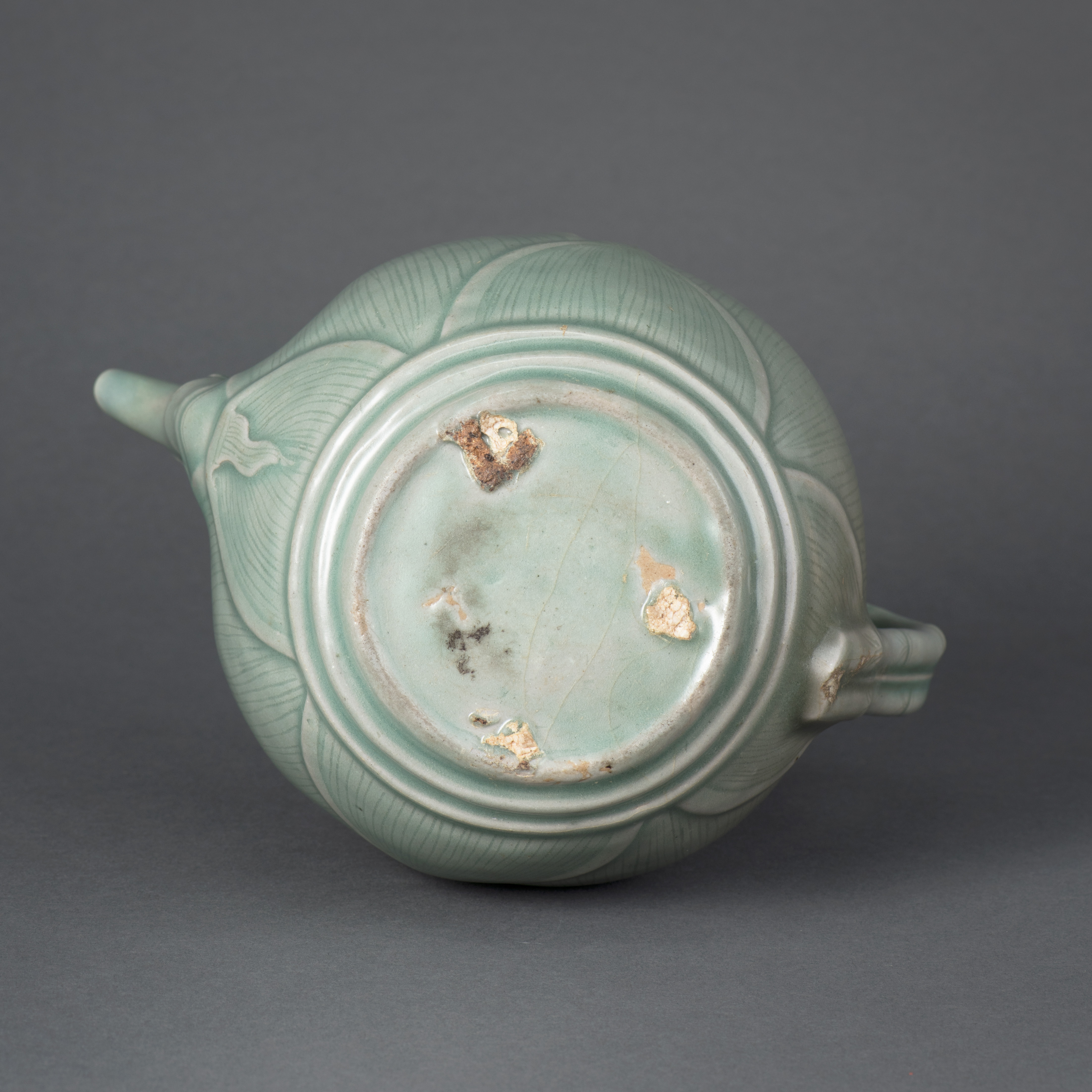 12世紀高麗青磁親子猿水滴 12世紀高麗青磁親子猿水滴