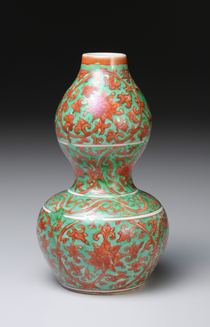 中国 紅釉金彩花卉紋大皿 大明嘉靖年製銘 送料込み250705 2025