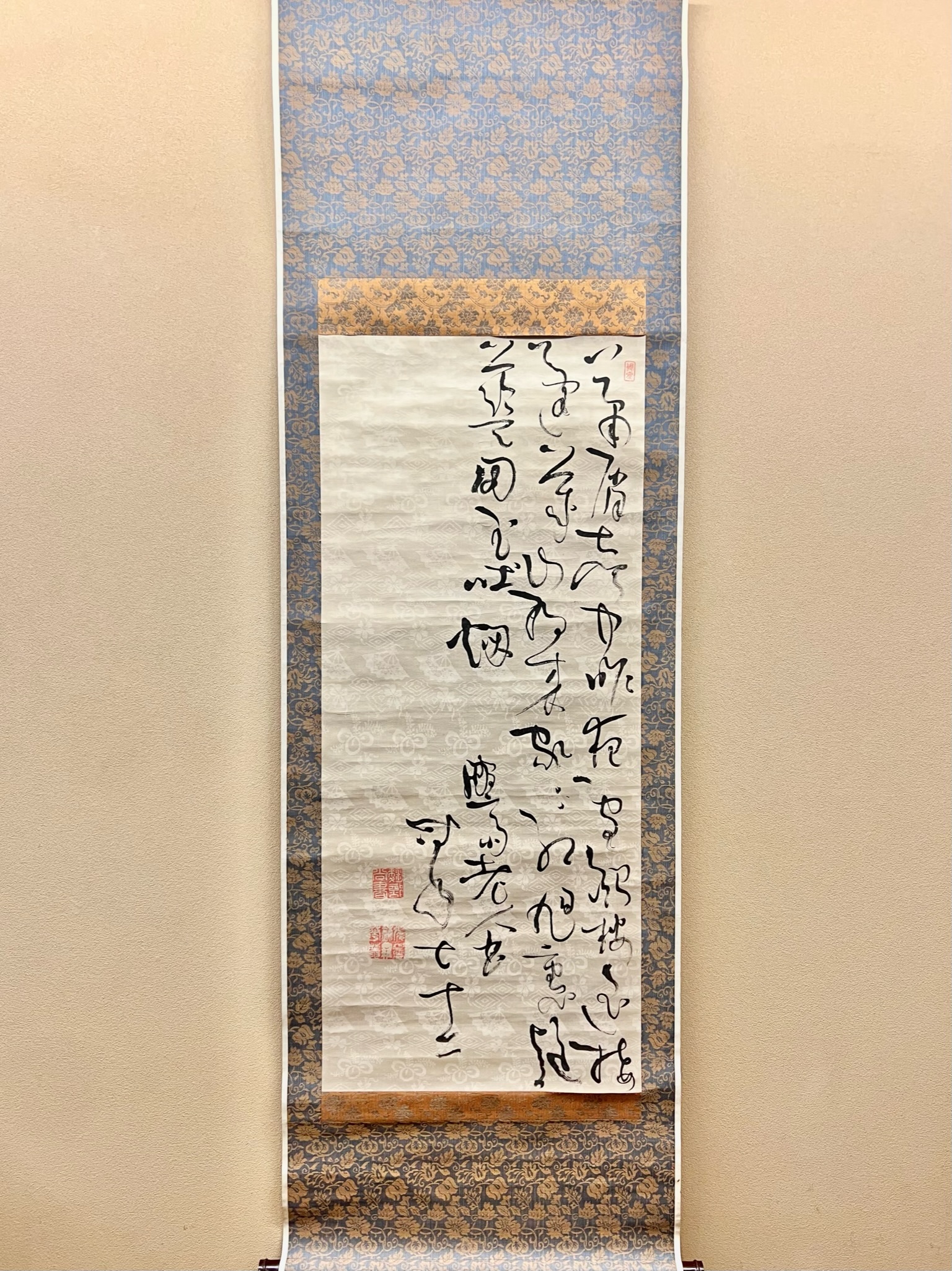 亀田陵瀬 三行書 紙本掛軸 自題共箱 亀田陵瀬 三行書 紙本掛軸 自題共箱